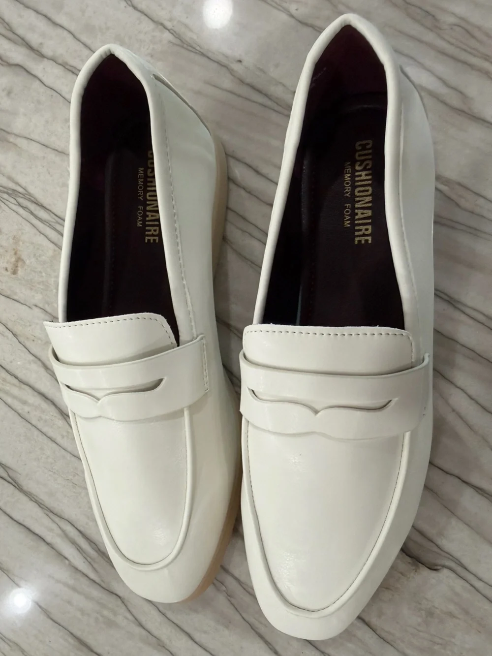 CUSHIONAIRE Jetset Off White Penny Loafers Memory Foam Women’s Size 8W